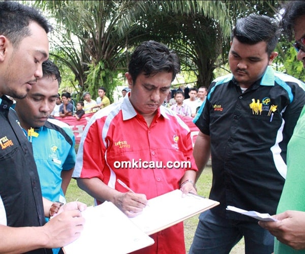 Panitia dan juri Liga AP Jaya Bengkalis