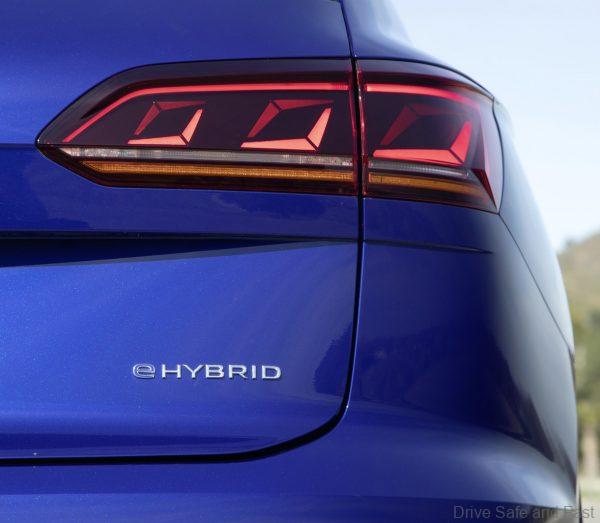 Volkswagen Touareg R PHEV_nameplate