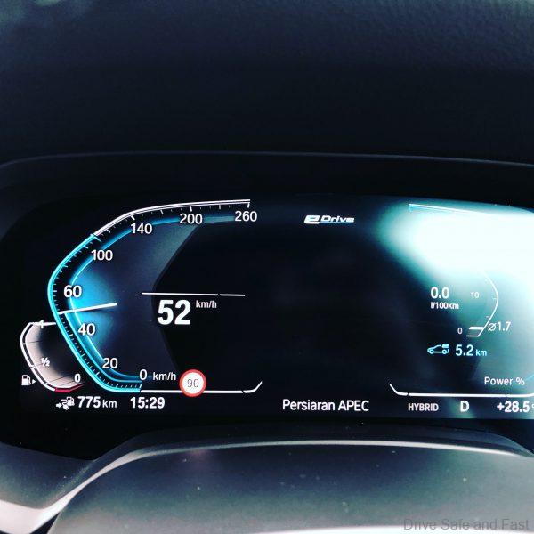 BMW X5 xDrive45e_meter cluster