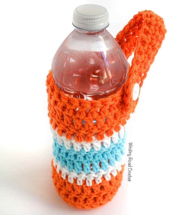 On the Go Water Carrier | Beat the summer heat and never be without water when you make on of these quick and easy water bottle carriers. This free crochet pattern is great for beginners, people with not a lot of time to crochet, anyone with a little extra yarn from a project or anyone who drinks water. Make a crochet water bottle carrier for everyone in your family before your next family outing. This bottle carrier can be fastened to a backpack, purse or stroller. #freecrochetpattern #free #crochet #pattern #waterbottle #beattheheat #watercarrier #bottleholder #hiking #stroller