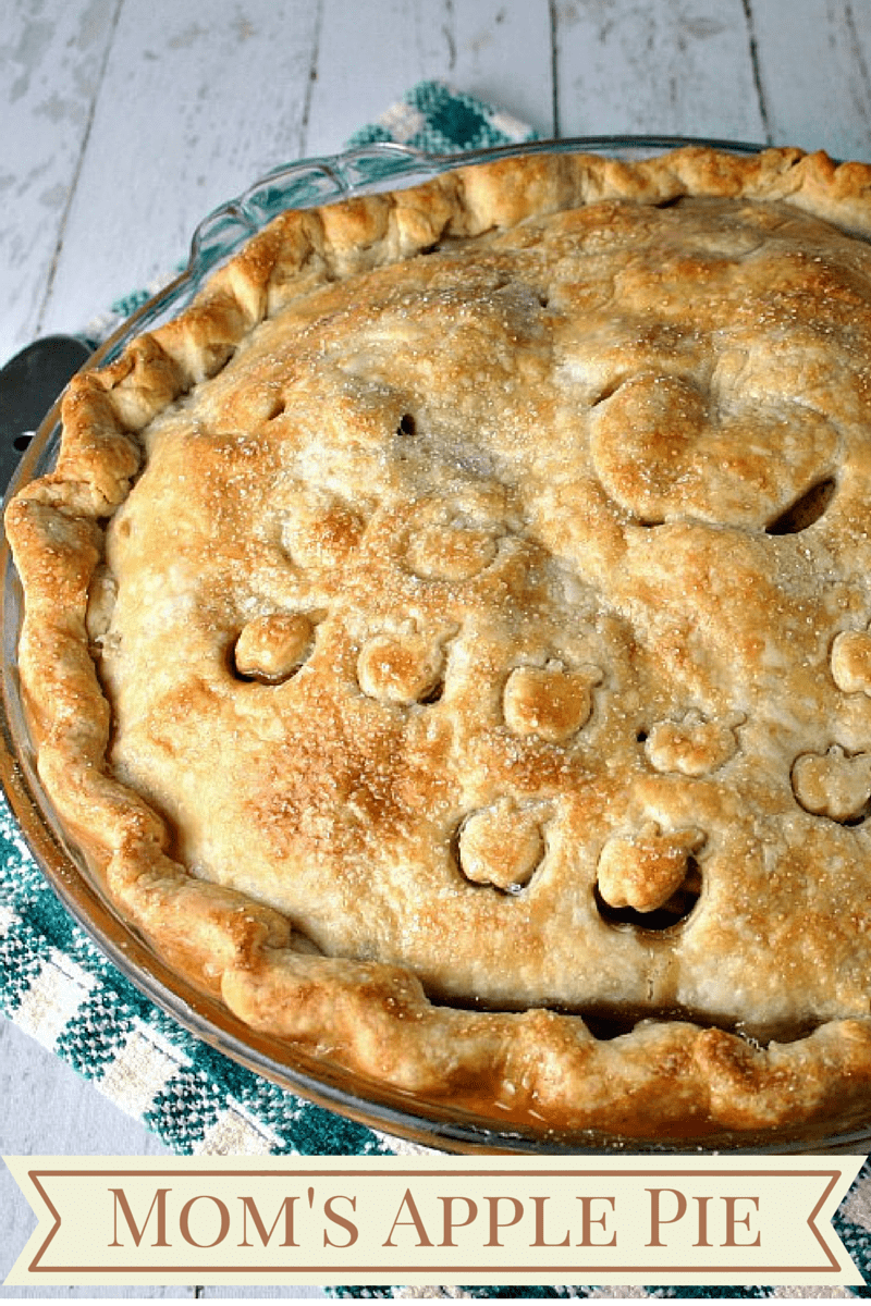 A close up of an apple pie