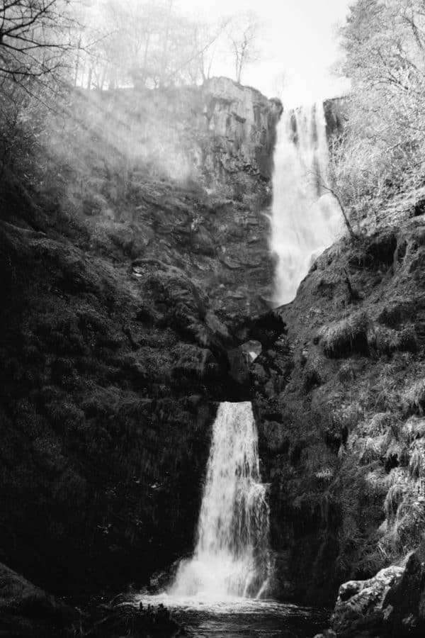 cascata bianco e nero, occhio alle forme