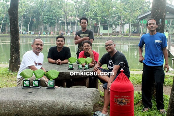 Om Ipoel, pemilik LB Azib