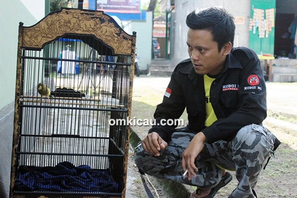 Om Dwi Koboi dan kenari Kopi Atjeh