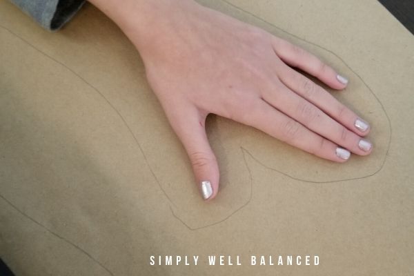 How to outline hand for body tracing art project for kids