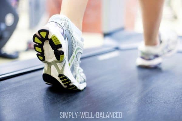 Feet walking on treadmill: beginner treadmill workout