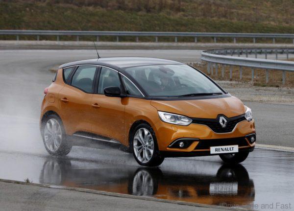 Renault Car Factory slalom test