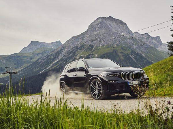 BMW X5 xDrive45e off road