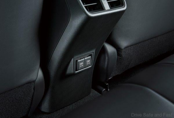 Lexus UX 200 SUV_2020 Model rear seats power outlets