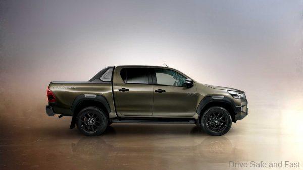 Toyota Hilux 2021_side