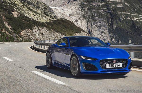 Jaguar F-TYPE 2021_driving