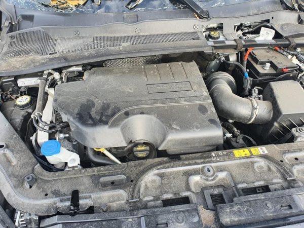 Jaguar E-Pace roll-over accident France_engine bay