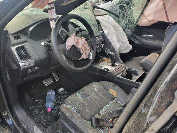 Jaguar E-Pace roll-over accident France_drivers airbag