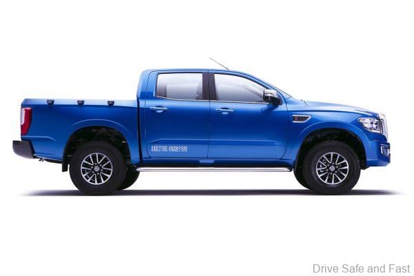Zhongxing Terralord pickup truck side view