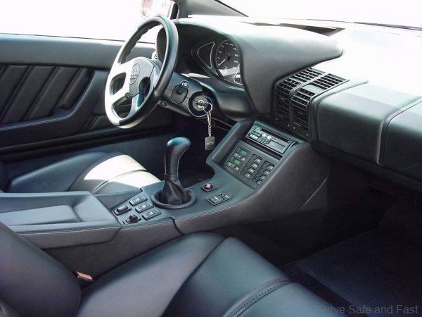 Cizeta V16T cockpit