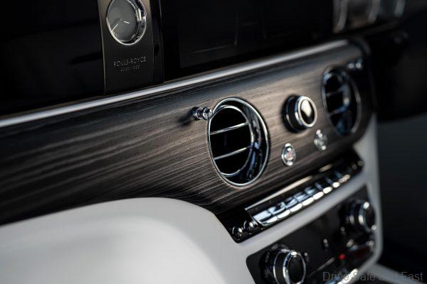 Rolls Royce Ghost 2021 dashboard features