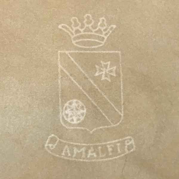 La filigrana su uno dei fogli prodotti artigianalmente al Museo della Carta di Amalfi