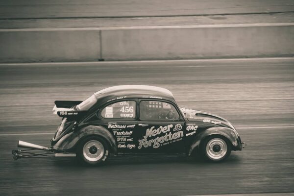 panning car