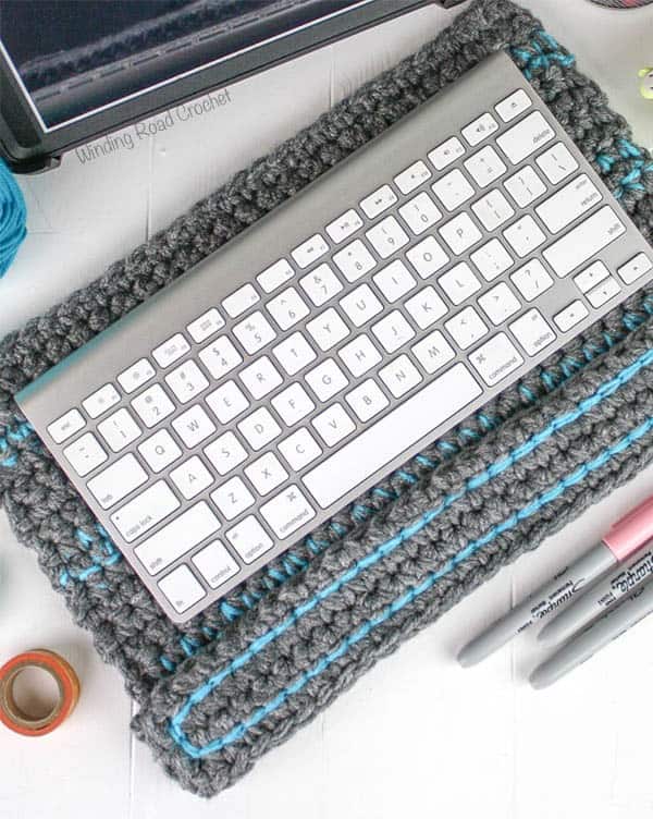 The Keyboard Wrist Rest is a great easy and quick crochet gift for almost anyone’s birthday or Christmas! This free crochet pattern works up in no time at all because you are using multiple strands of yarn. The wrist rest is three layers thick to help raise your wrists above the keyboard. This project uses basic stitches and is great for beginners. #crochetpattern #freecrochet #crochetgift #wristrest #quick #forbeginners