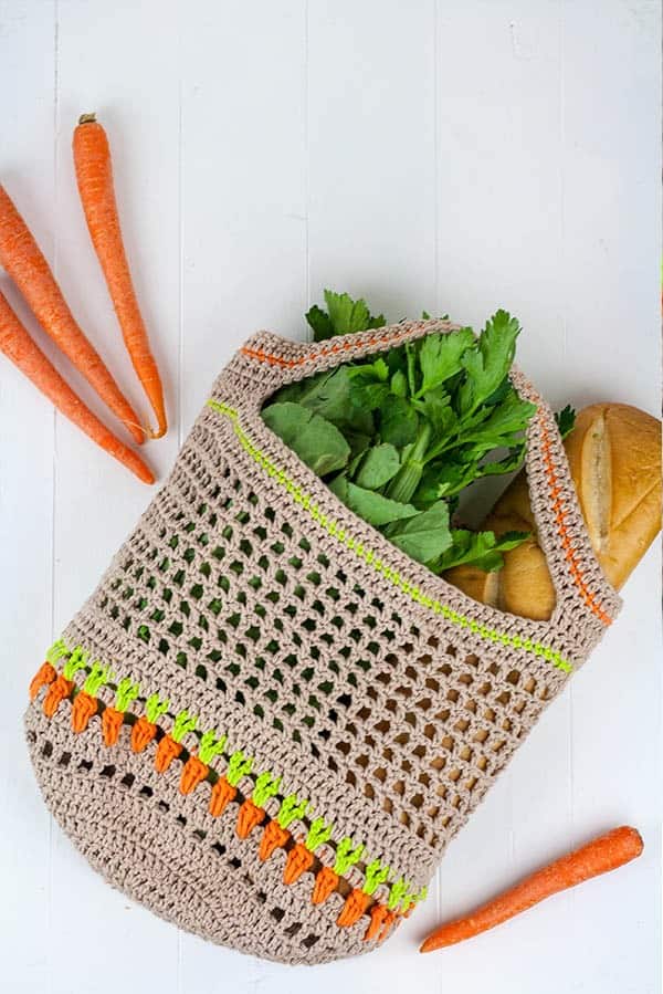 Make this unique vegetable market bag with this free crochet pattern using cotton yarn. This bag uses all basic stitches combined with the new Carrot Stitch. Video tutorial available. #crochetmarketbag #marketbag #crochetbagpattern