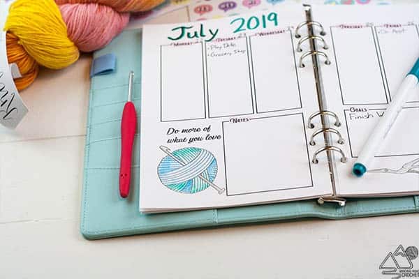 Keep you project and your life organized with this free bullet journal style Crochet Planner. Free printable planner for all newsletter subscribers. #bulletjournal #plannerideas #crochetplanner #freeprintable #printable
