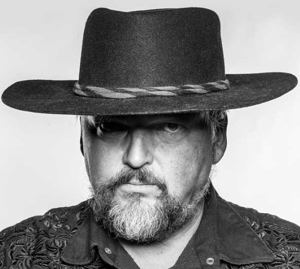 Alain Johannes se presenta en Moby Dick en abril