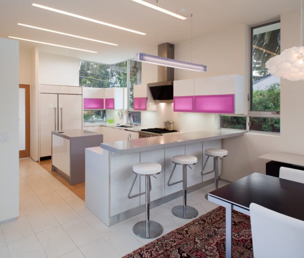 eat-in small kitchen with u-shaped layout and a peninsula