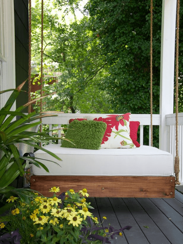 SHABBY CHIC DECOR WITH PORCH SWING AND POTTED FLOWER DECOR IDEAS