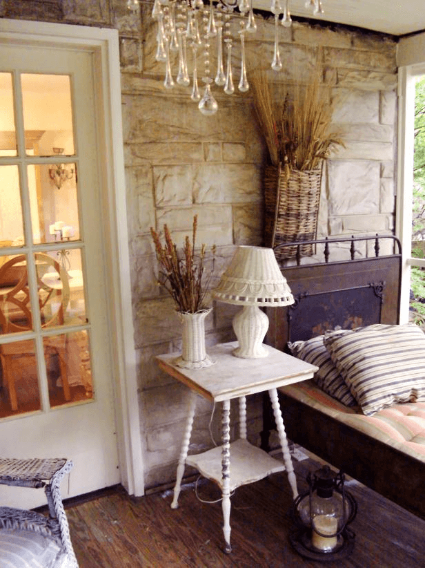 SHABBY CHIC RUSTIC SCREENED PORCH DAYBED DECORATION IDEAS
