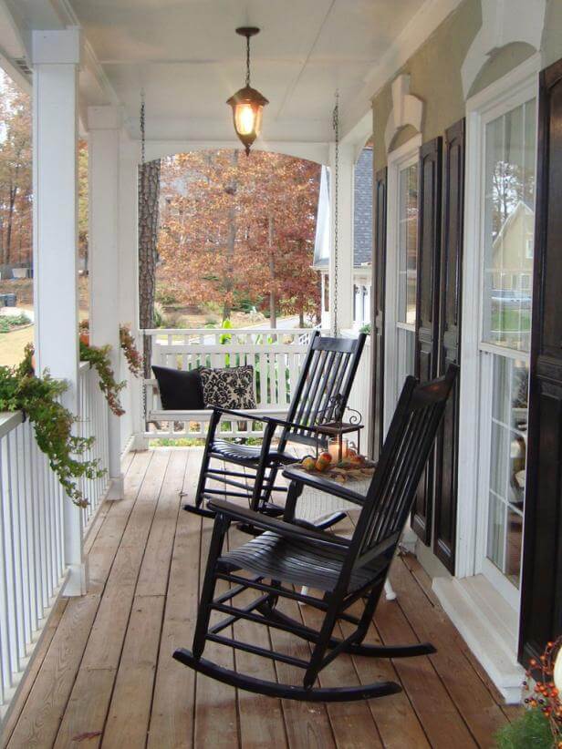 COZY WOODEN ROCKING CHAIRS FRONT PORCH SEATING IDEAS