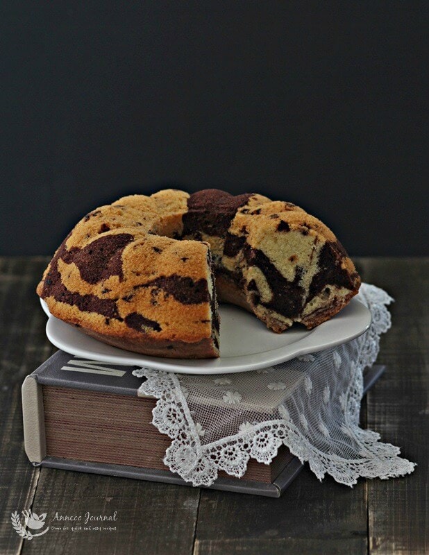 choc and almond marble bundt cake 058