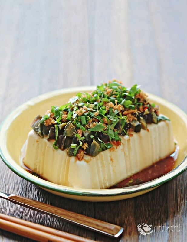 Chilled Tofu with Century Egg and Pork Floss 涼拌肉鬆皮蛋豆腐 Anncoo Journal