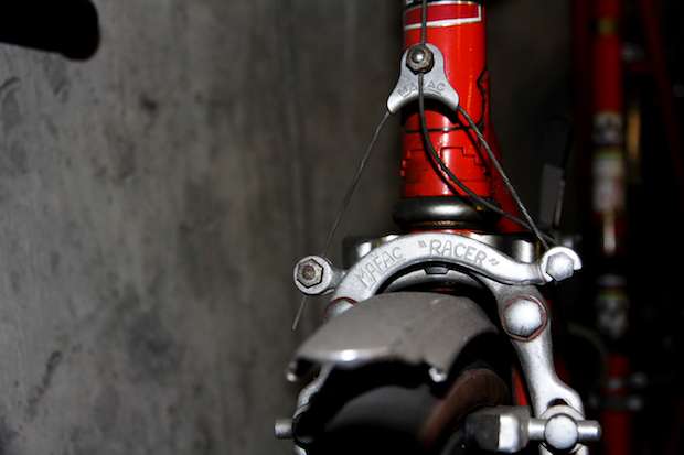 Front view of a cantilever bike brake