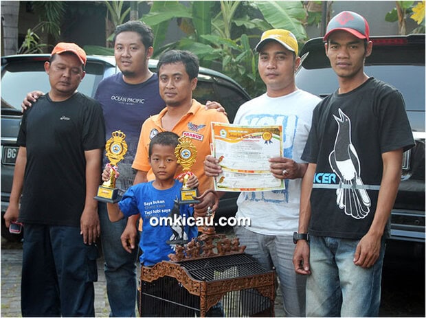 Mr Kurniawan dan cucak hijau Rambo