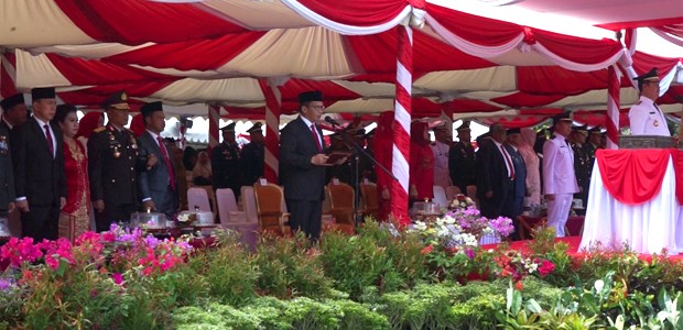 Ketua DPRD Sultra Membacakan Teks Proklamasi Ketua DPRD SUltra Membacakan Teks Proklamasi