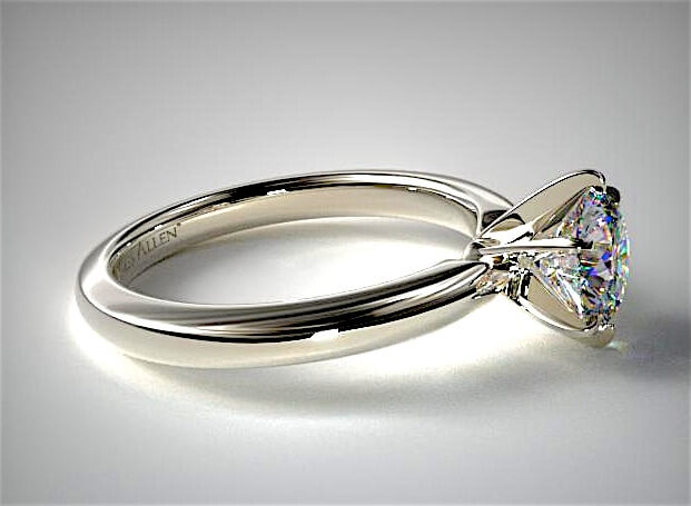 18 Karat Solitär Weißgoldring mit 6 Krappen von der Seite (James Allen) Seitenansicht 18 Karat Solitär Weißgoldring mit 6 Krappen