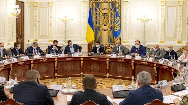 Фигуранты списка "воров" СНБО подают иски против Зеленского