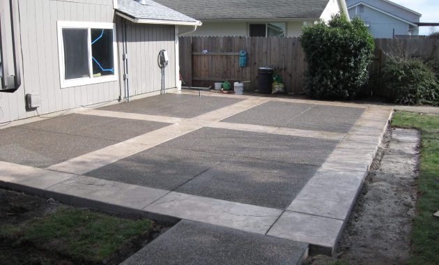 USING BAKING SODA TO CLEAN CONCRETE PATIO