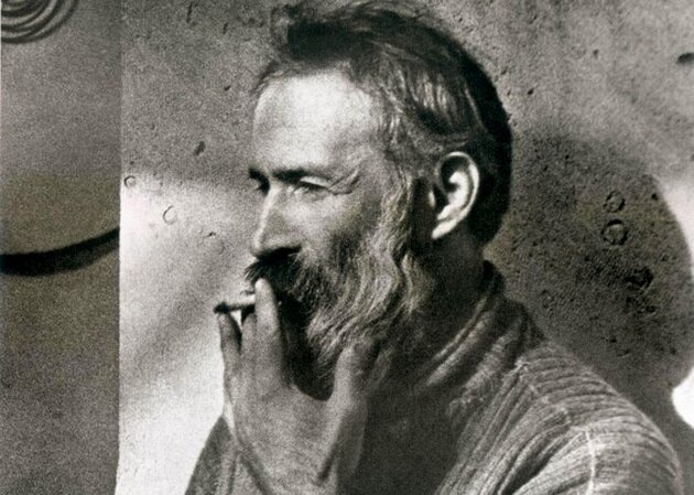 Brancusi ou a busca da essencialidade das “coisas” 4 Constantin Brancusi by Man Ray 1933