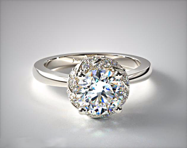 Halo-Ring: die optische Täuschung-des Hauptdiamanten, der größer wirkt, als seine tatsächliche Diamant-Größe Hauptdiamant auf dem Halo-Ring wirkt größer. Die optische Täuschung ist perfekt