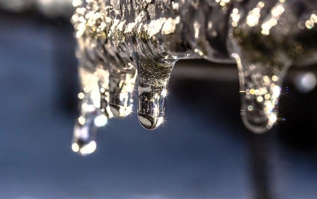 icicle-1954827_640 ice forming on air conditioner