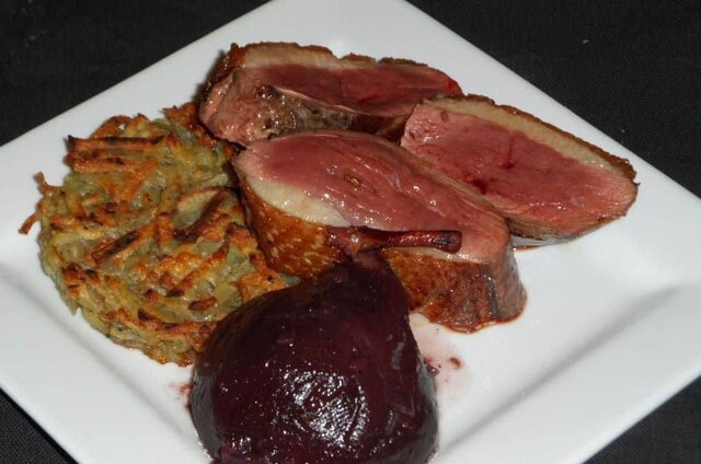photo de magrets de canard et poires au vin rouge