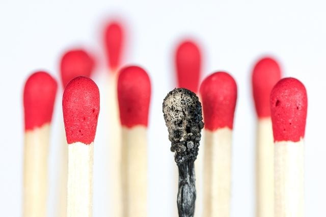 burnout-syndrom Das Burnout-Syndrom ist das Ergebnis einer dauerhaften Überlastung. Der Körper hat dann keinen Antrieb mehr auch nur die kleinsten Dinge des Alltages zu erledigen.