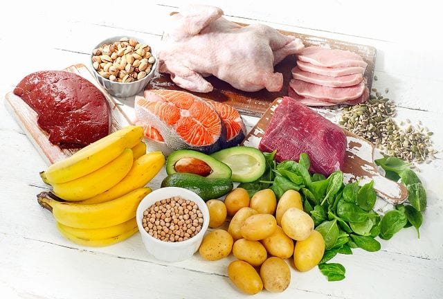 Vitamin B6 Die Hauptfunktion besteht darin Eiweißstoffe umzuwandeln und einbauen zu können. Zudem ist es bei der Bildung von Botenstoffen in den Nerven beteiligt und wirkt auf das Immunsystem ein. Außerdem nimmt es Einfluss auf bestimmte Hormonaktivitäten.