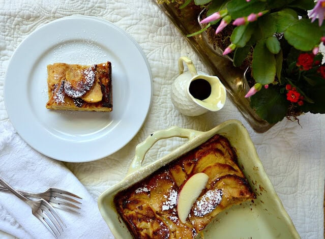 This overnight matzoh brei with caramel apples is perfect for brunch. I love this simple idea and it also makes great leftovers! #PassoverRecipes #matzoh #matzohbrei #brunch www.thisishowicook.com