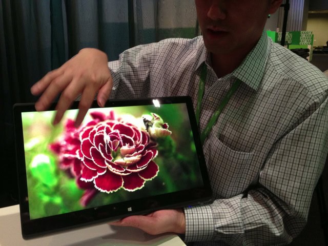 The R7 has a really big display. Seeing this instead of a little 10" tablet (cough) is a massive difference. If some developers took advantage of that, it could be a joy to touch - imagine an oversized tablet with laptop-class performance.