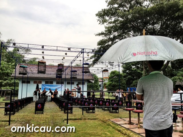 SUASANA SESI KENARI DALAM GERIMIS SUASANA SESI KENARI DALAM GERIMIS