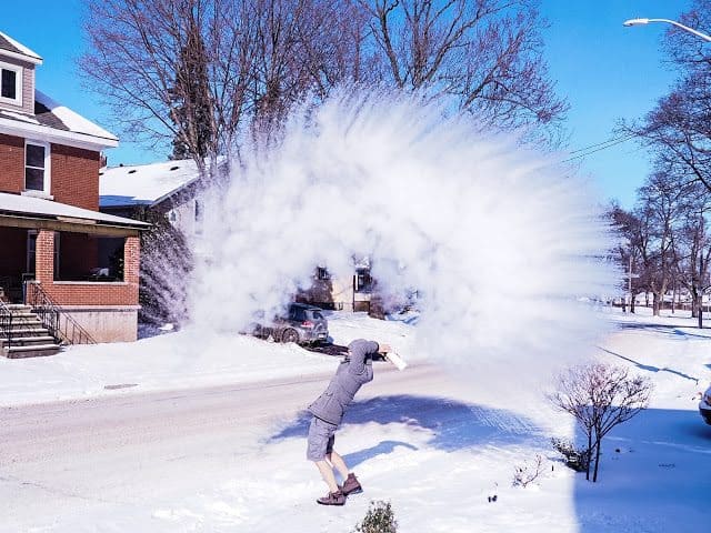 零下18度 瞬間結冰實驗照 1 2016 加拿大零下18度 瞬間結冰實驗照 Minus Eighteen Degrees Freeze