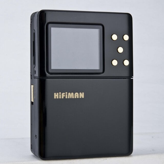 Le Hifiman HM801 fut l'un des tout premiers baladeurs audiophiles. Massif et à l'autonomie limitée, il offrait d'excellentes performances pour l'époque.