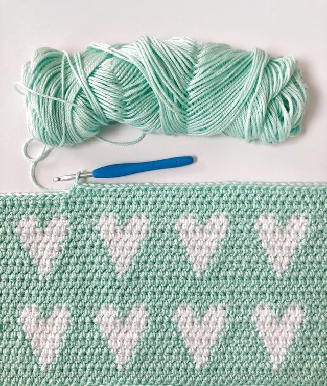 crochet modern hearts baby blanket
